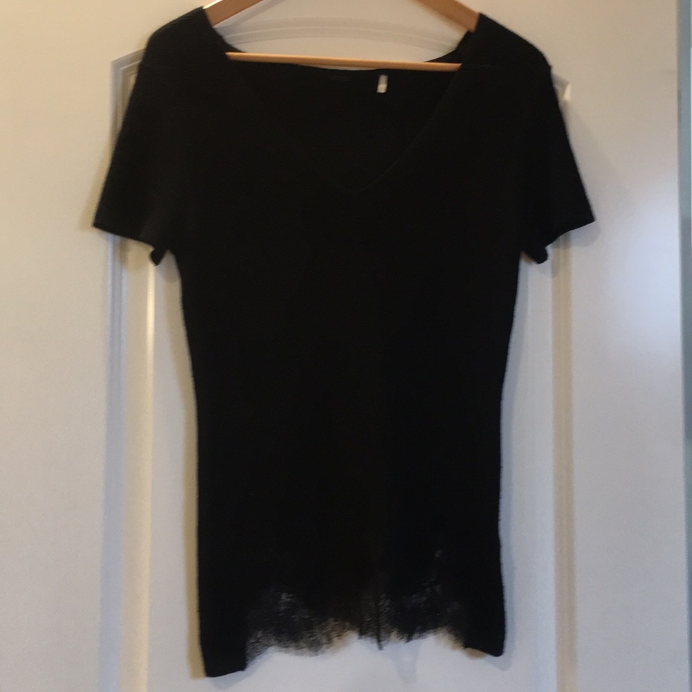 Elie Tahari Black short sleeved V-neck sweater